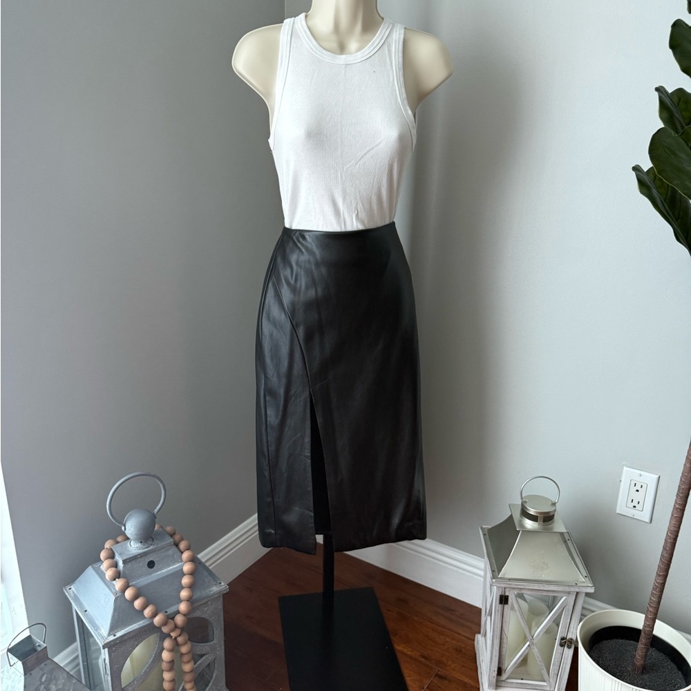 Lulu's Black Pencil Skirt